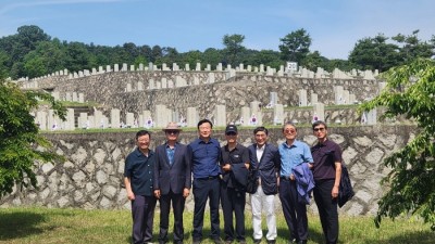 호국의 달 맞아 15기 현역동기회 故 박주곤 대령 현충원 봉안당 참배