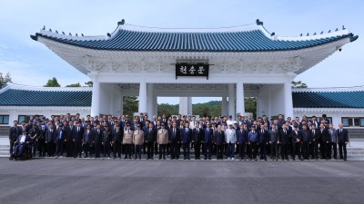2026년 호국보훈의 달 첫날, ROTC15기 집행부 순국동기 7명의 묘비 찾아 헌화와 영면 기원
